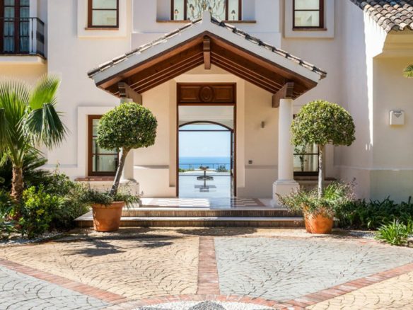 For sale- Golden Mile – Mansion – Sea Views – Gated Community 🏝️🌟