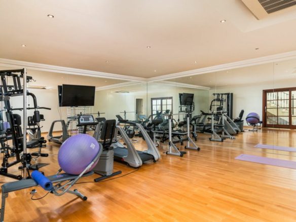 For sale- Golden Mile – Mansion – Sea Views – Gated Community 🏝️🌟