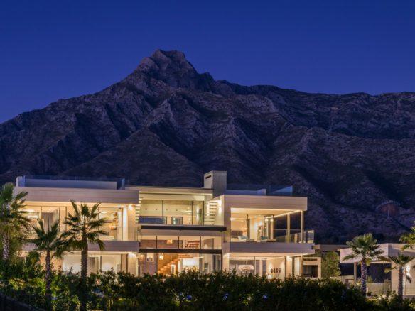 For sale – Golden Mile –  Modern 6B villa 🌴 – Sea & Mountain Views