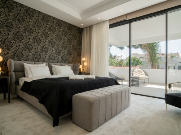 Golden Mile – New Modern Villa – Beachside