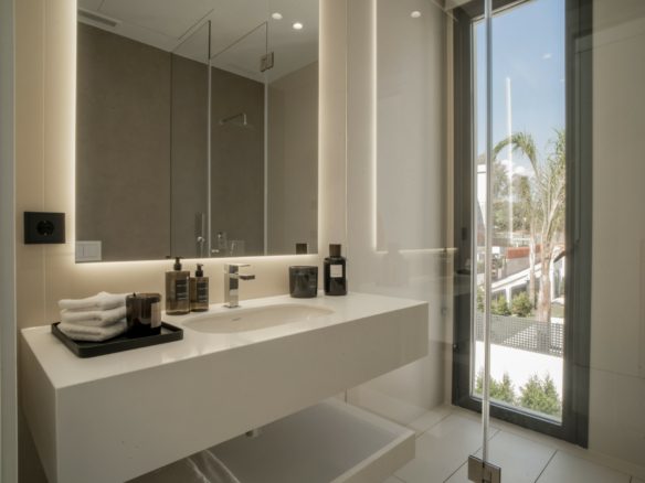 Golden Mile – New Modern Villa – Beachside