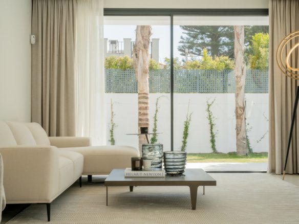 Golden Mile – New Modern Villa – Beachside