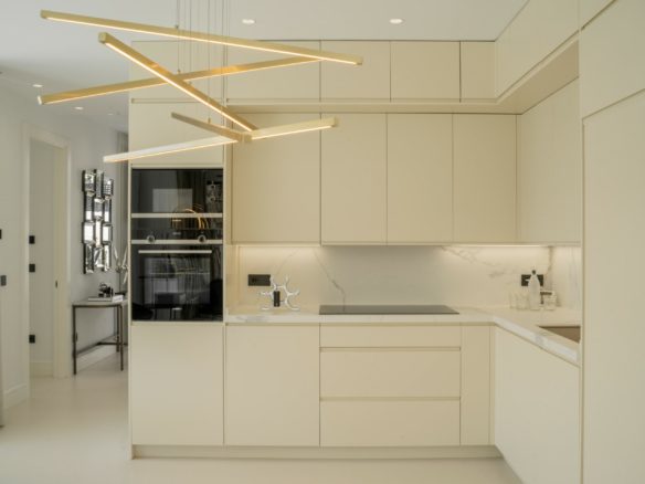 Golden Mile – New Modern Villa – Beachside