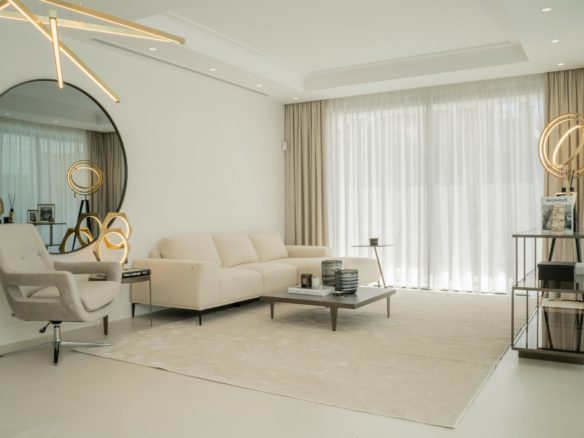 Golden Mile – New Modern Villa – Beachside