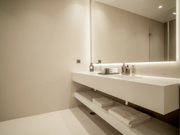 Golden Mile – New Modern Villa – Beachside