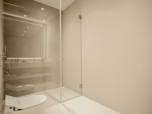 Golden Mile – New Modern Villa – Beachside