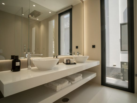 Golden Mile – New Modern Villa – Beachside