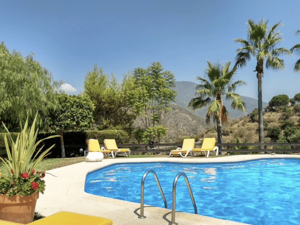 For Sale – Istán – Amazing Lakeside Villa – Beautiful Nature & Lake Views 🏞️🏡🌊