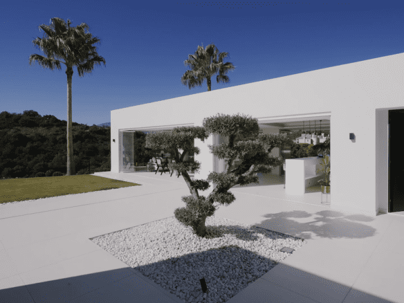 Marbella Club  – Modern Mansion – 1st Line Golf