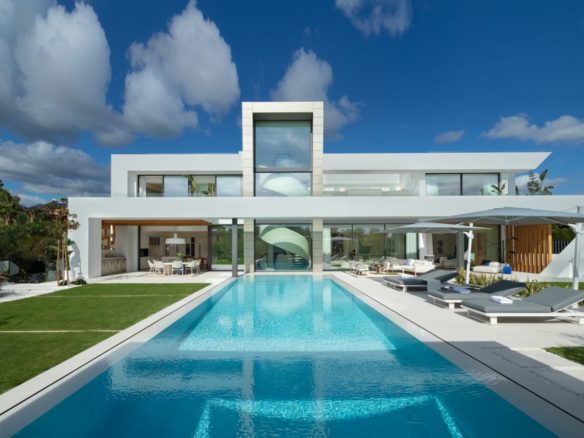 Marbella East -Modern Villa – Walk to Beach – Gated