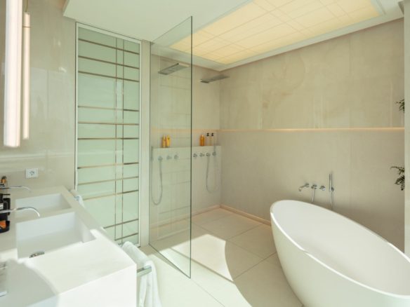 Marbella East -Modern Villa – Walk to Beach – Gated