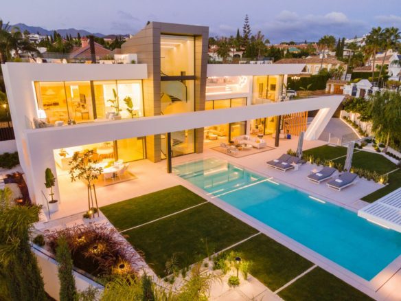 Marbella East -Modern Villa – Walk to Beach – Gated