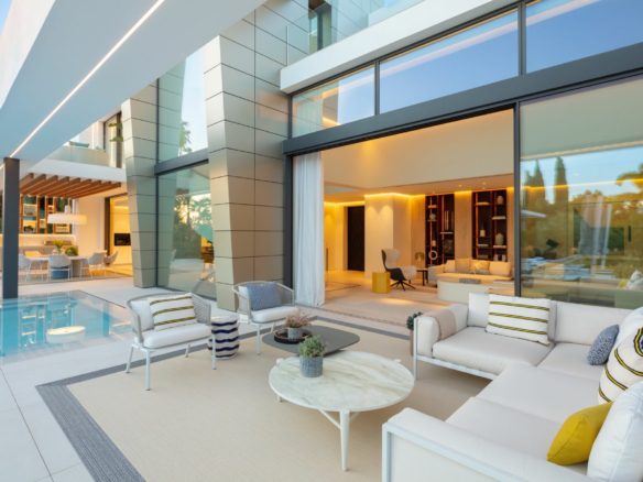 Marbella East -Modern Villa – Walk to Beach – Gated