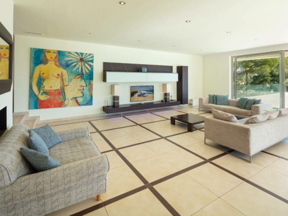 Nueva Andalucia – Modern villa – 1st Line Golf