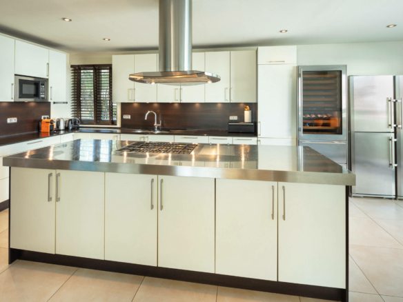Nueva Andalucia – Modern villa – 1st Line Golf