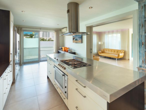 Nueva Andalucia – Modern villa – 1st Line Golf
