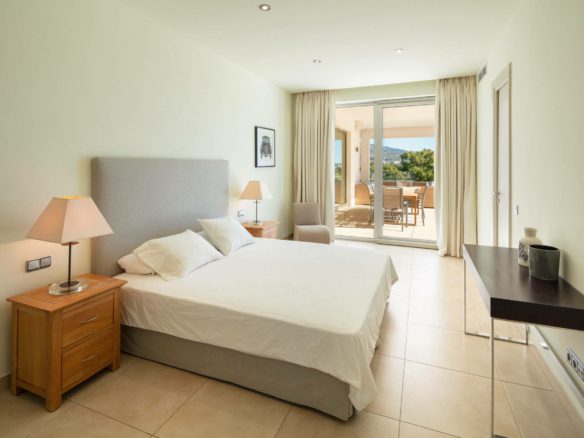Nueva Andalucia – Modern villa – 1st Line Golf