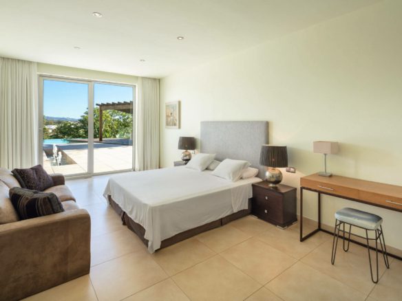 Nueva Andalucia – Modern villa – 1st Line Golf