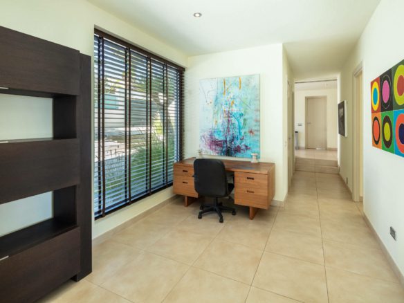 Nueva Andalucia – Modern villa – 1st Line Golf