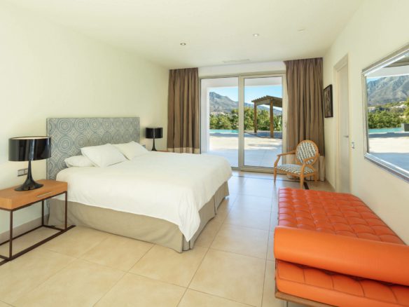 Nueva Andalucia – Modern villa – 1st Line Golf