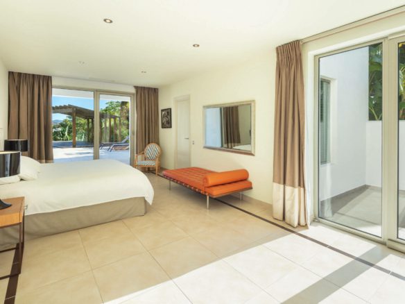 Nueva Andalucia – Modern villa – 1st Line Golf