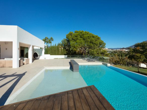 Nueva Andalucia – Modern villa – 1st Line Golf