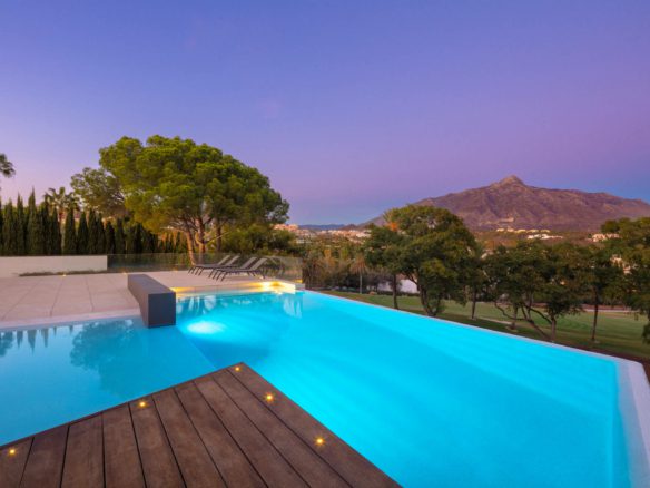 Nueva Andalucia – Modern villa – 1st Line Golf