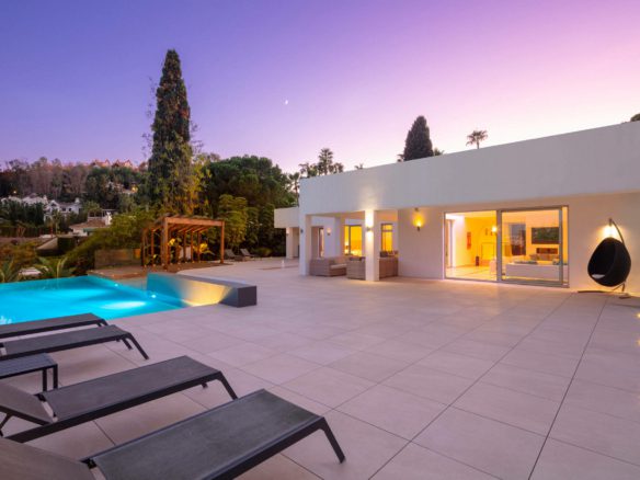 Nueva Andalucia – Modern villa – 1st Line Golf