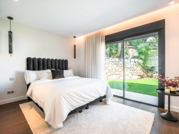 Nueva Andalucia – Modern Villa  -Turnkey Ready