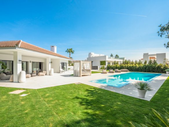 Nueva Andalucia – Modern Villa  -Turnkey Ready