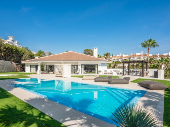 Nueva Andalucia – Modern Villa  -Turnkey Ready