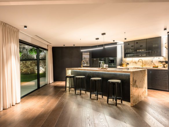 Nueva Andalucia – Modern Villa  -Turnkey Ready