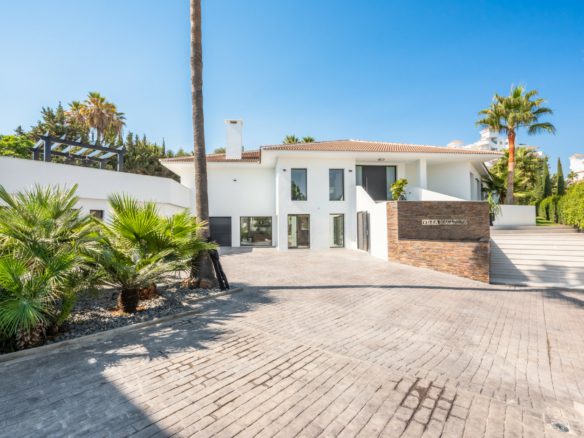 Nueva Andalucia – Modern Villa  -Turnkey Ready