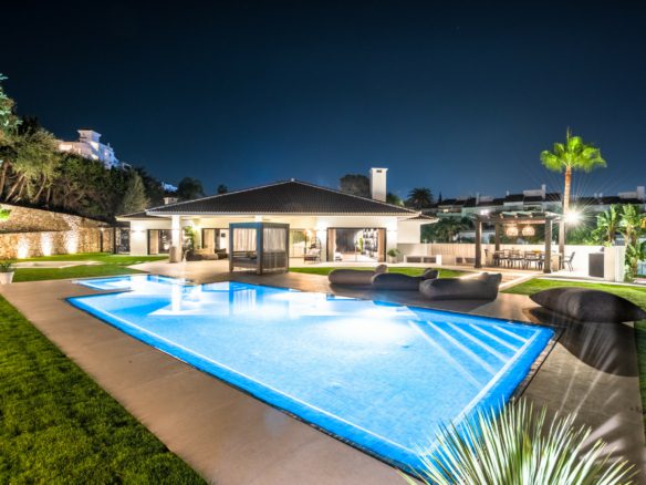 Nueva Andalucia – Modern Villa  -Turnkey Ready