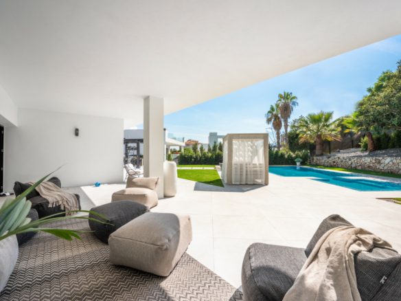 Nueva Andalucia – Modern Villa  -Turnkey Ready