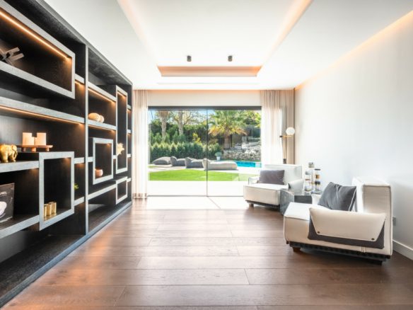 Nueva Andalucia – Modern Villa  -Turnkey Ready