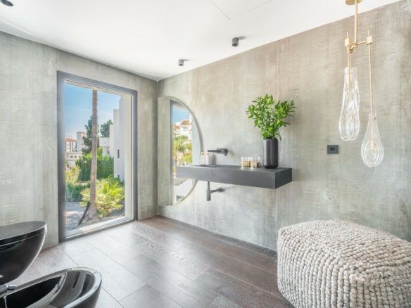 Nueva Andalucia – Modern Villa  -Turnkey Ready