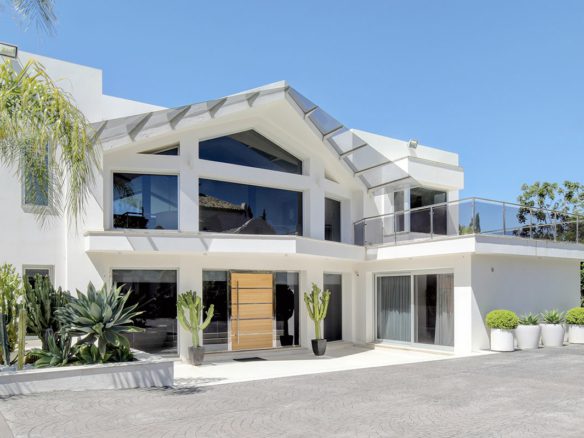 Reserved – Nueva Andalucia – Modern Luxury villa for Sale & Rent
