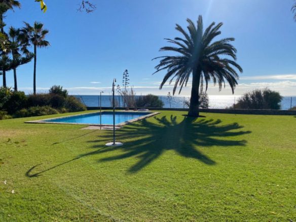 New Golden Mile – Beachfront Villa for sale