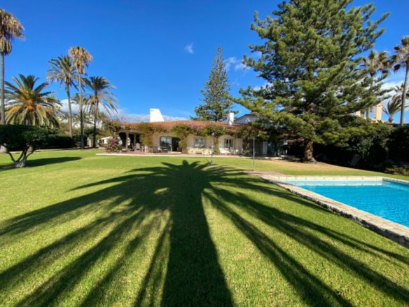 New Golden Mile – Beachfront Villa for sale