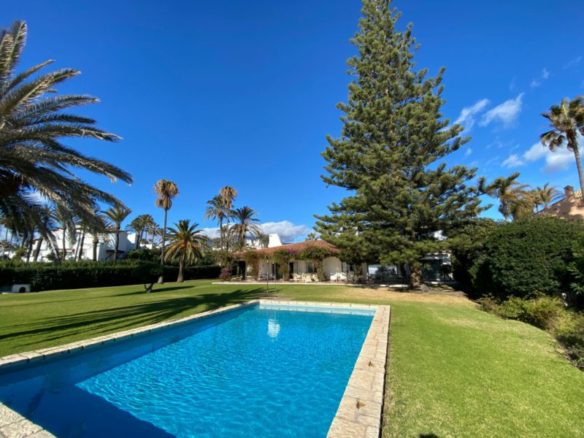New Golden Mile – Beachfront Villa for sale
