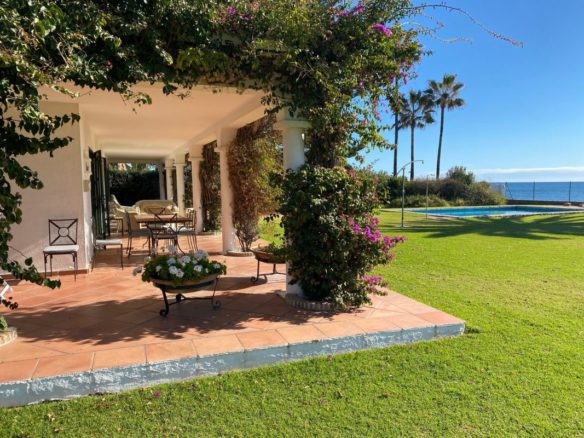New Golden Mile – Beachfront Villa for sale