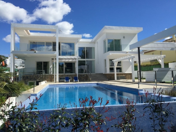 Nueva Andalucia – Modern villa -West facing