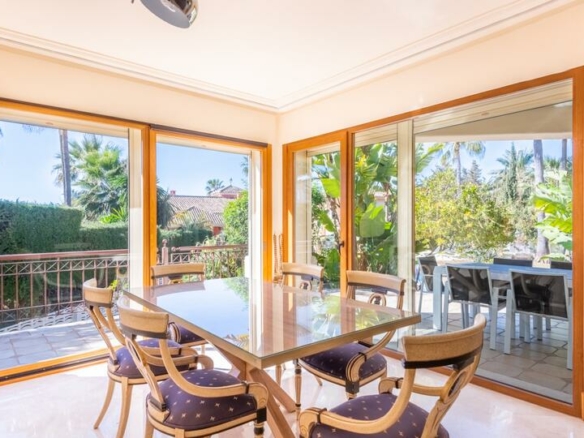 🏡 Elegant Beachside Villa in Marbella East: A Seaside Gem 🌊🌴