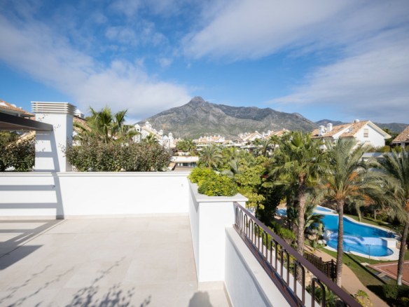 Nueva Andalucia – Penthouse – Gated – 4bed