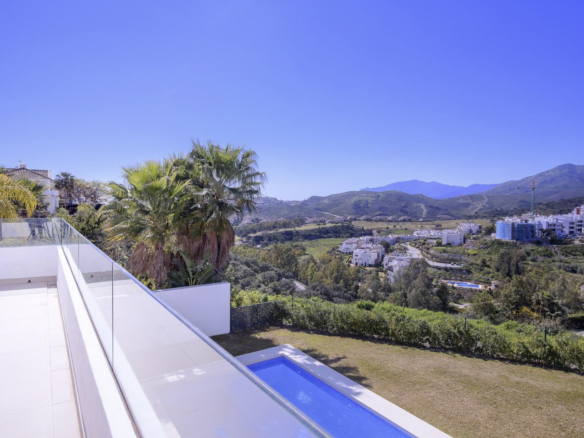 Benahavis – Modern villa – Gated Golf Community