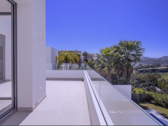 Benahavis – Modern villa – Gated Golf Community