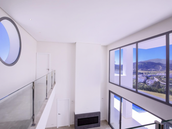 Benahavis – Modern villa – Gated Golf Community