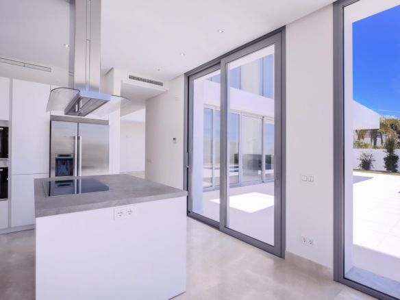 Benahavis – Modern villa – Gated Golf Community