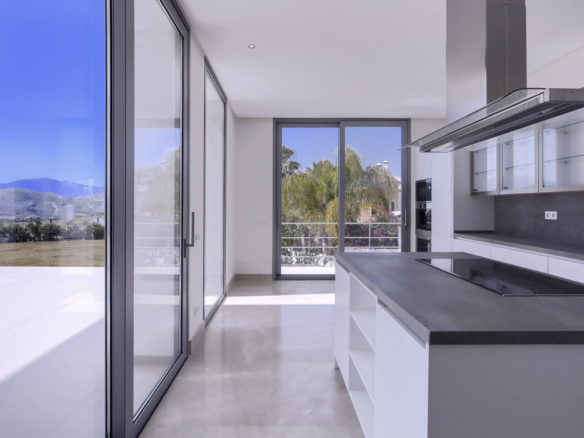 Benahavis – Modern villa – Gated Golf Community